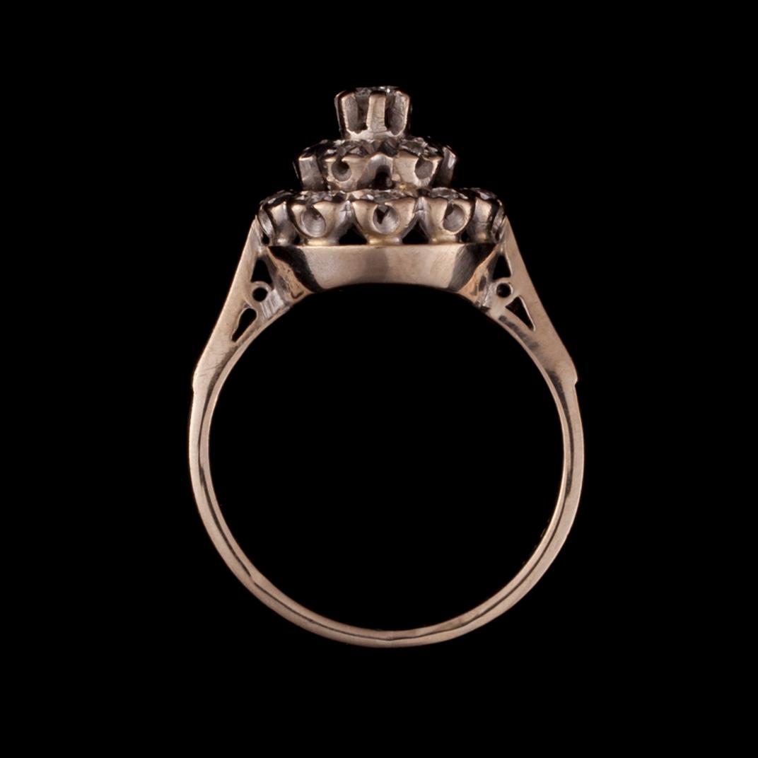 RING, 18K vitguld, briljantslipad och 8/8-slipade diamanter. Vikt ca 7,2 g.