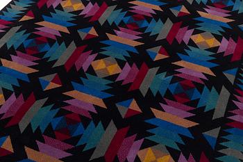Matta. Missoni, maskingjord,  T&J Vestor, 247 x 165 cm.