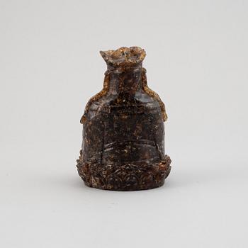 SKULPTUR, bärnsten, buddha, ostindisk, 1800-tal.