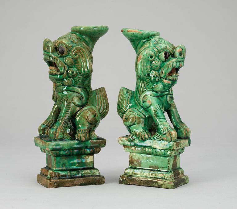 A pair of  green glazed censers. Qing dynasty (1644-1914).
