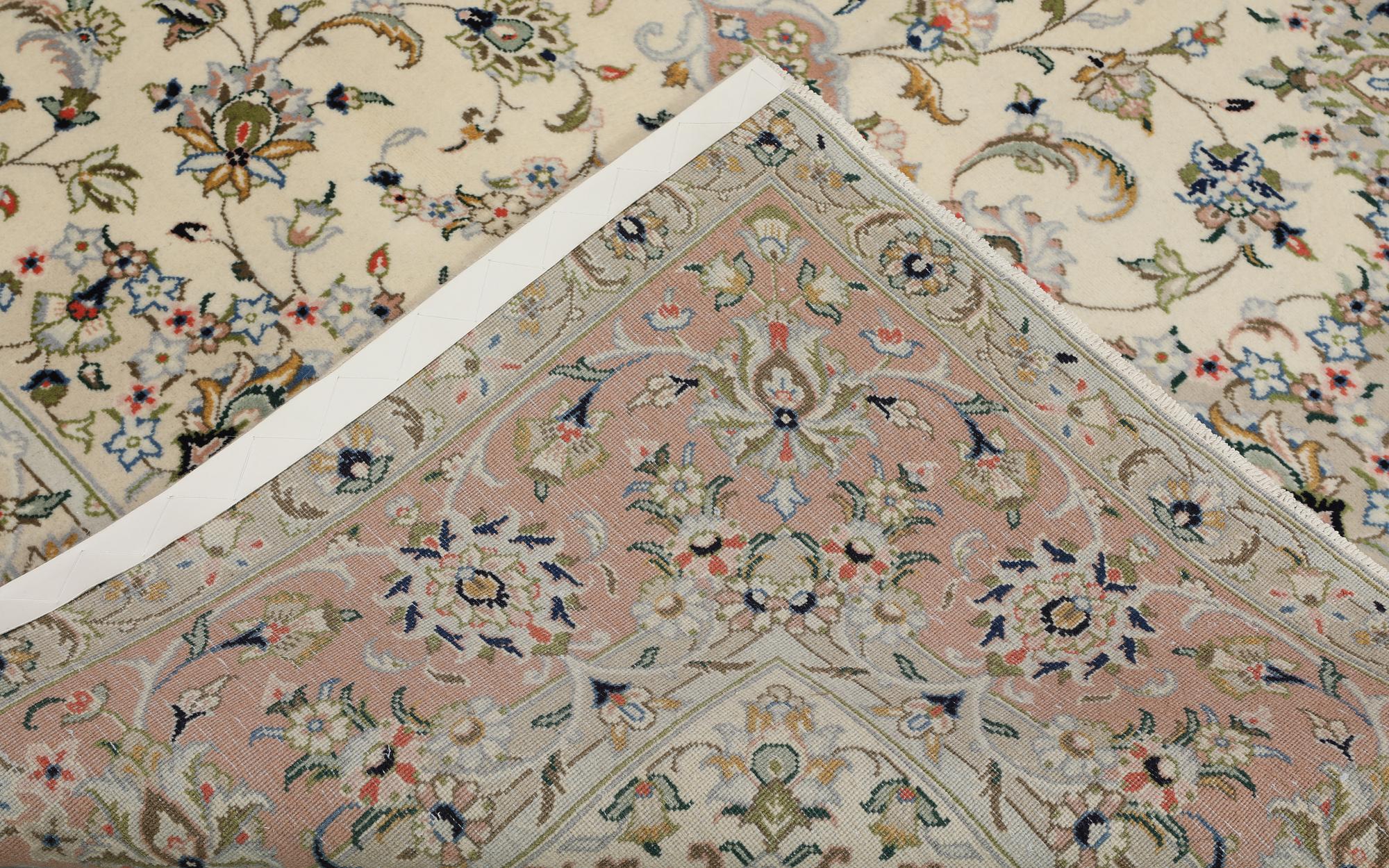 A Keshan carpet, 300 x 200 cm.