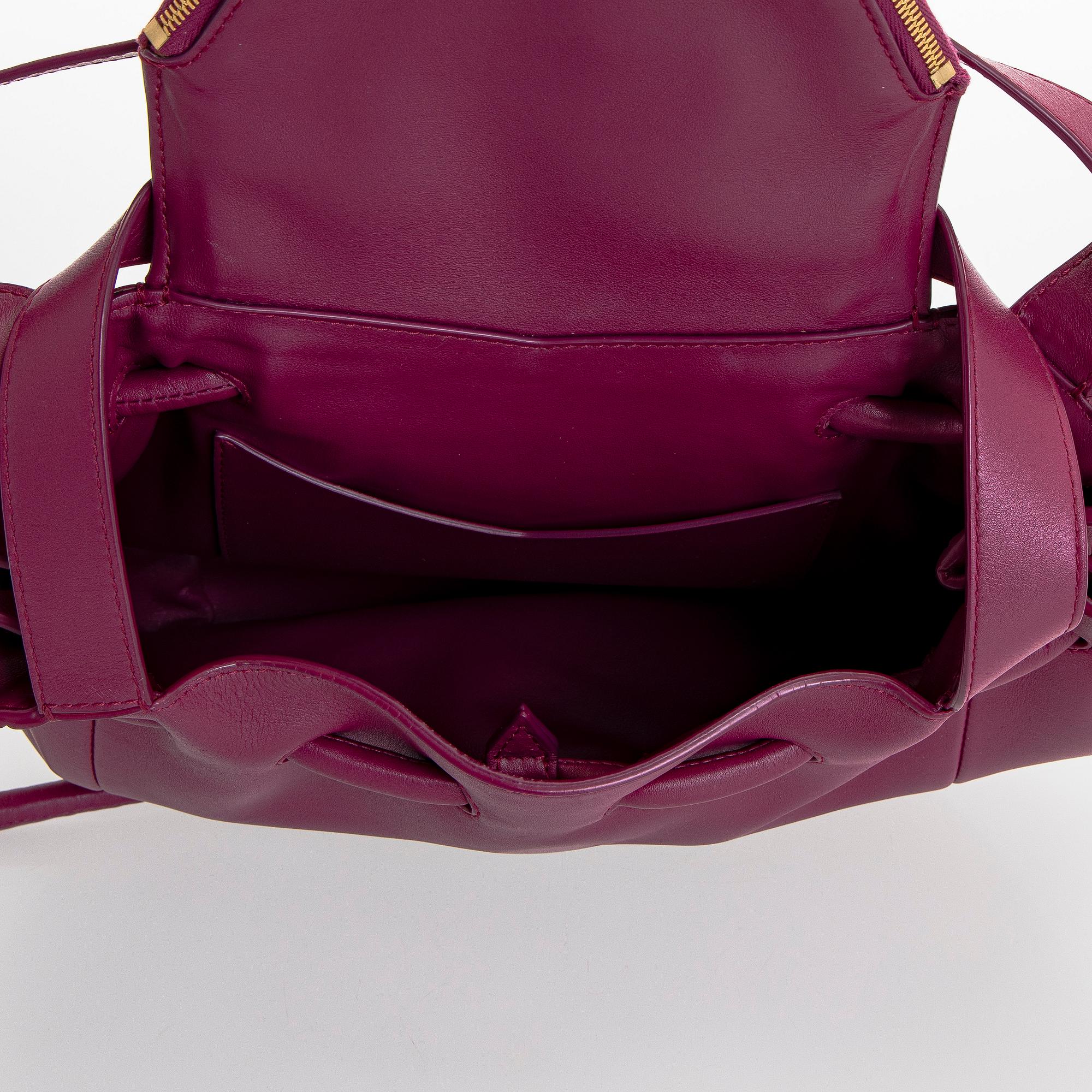Bottega Veneta, a "Beak" bag.