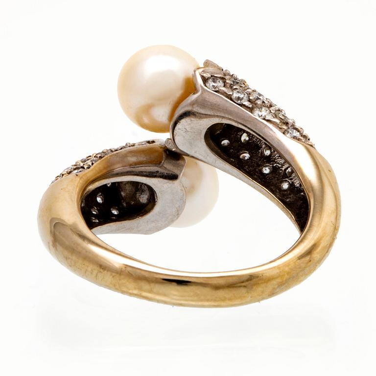 Ring 18k whitegold 2 cultured Pearls approx 7 mm and brilliant-cut diamonds approx 1 ct in total, size approx 54,5.