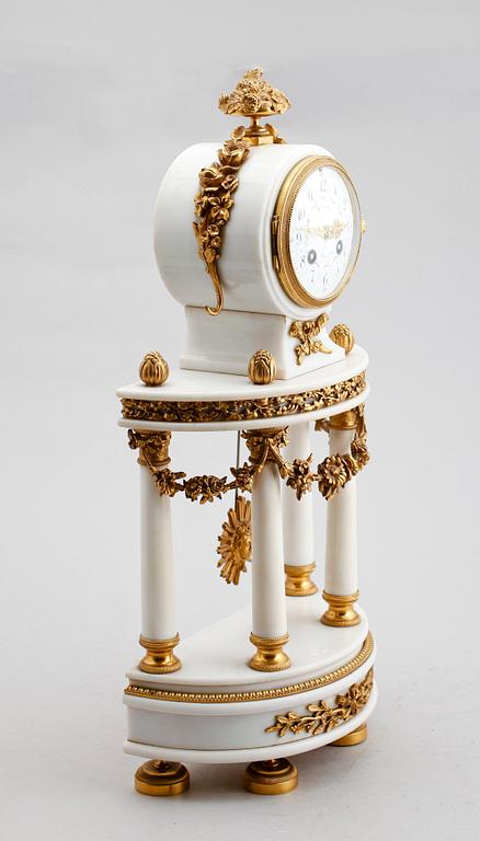 BORDSPENDYL, gustaviansk stil, 1900-talets första hälft.