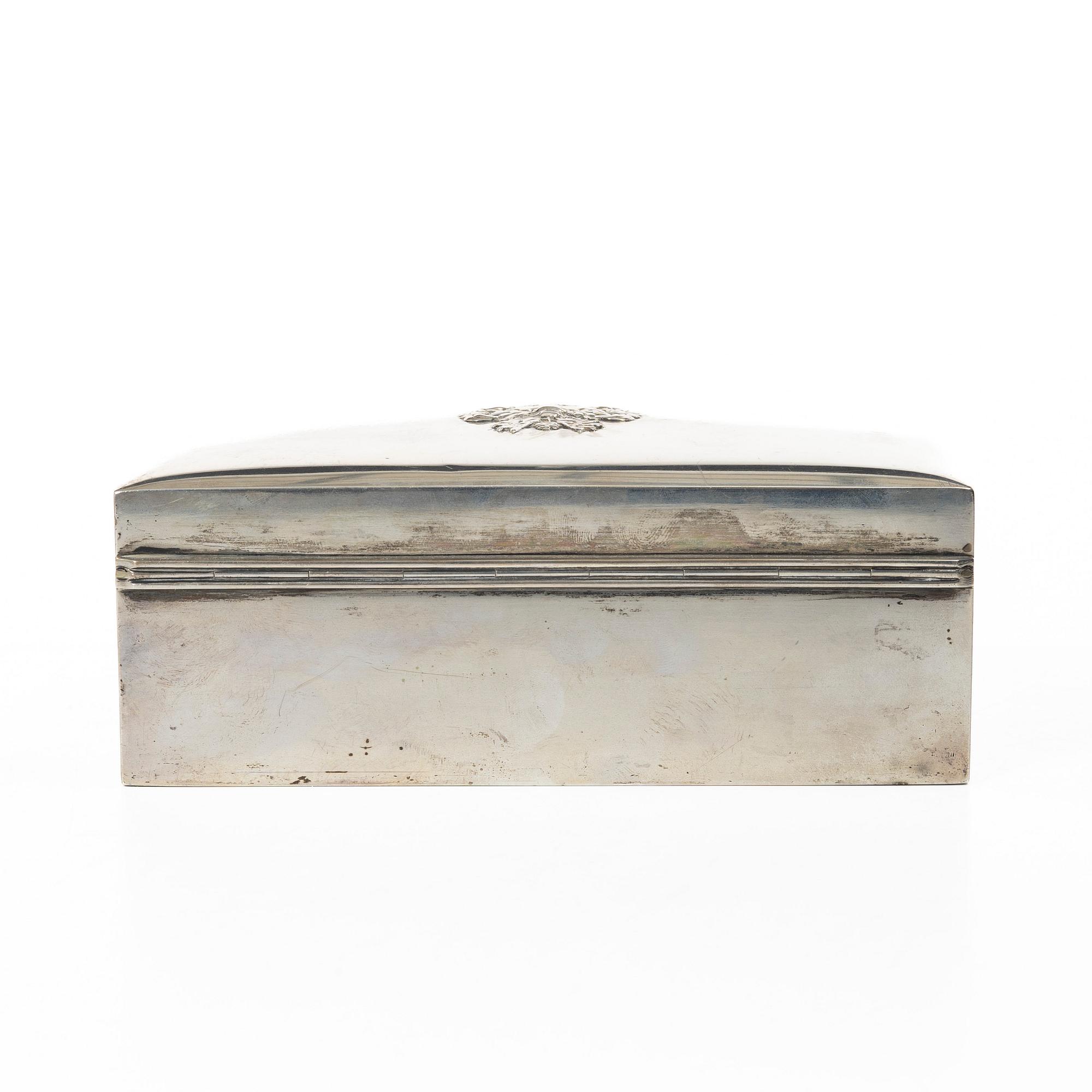 C.G. Hallberg, CG Hallberg, tobacco box, silver, Stockholm 1912, with the Wijnbladh family coat of arms.