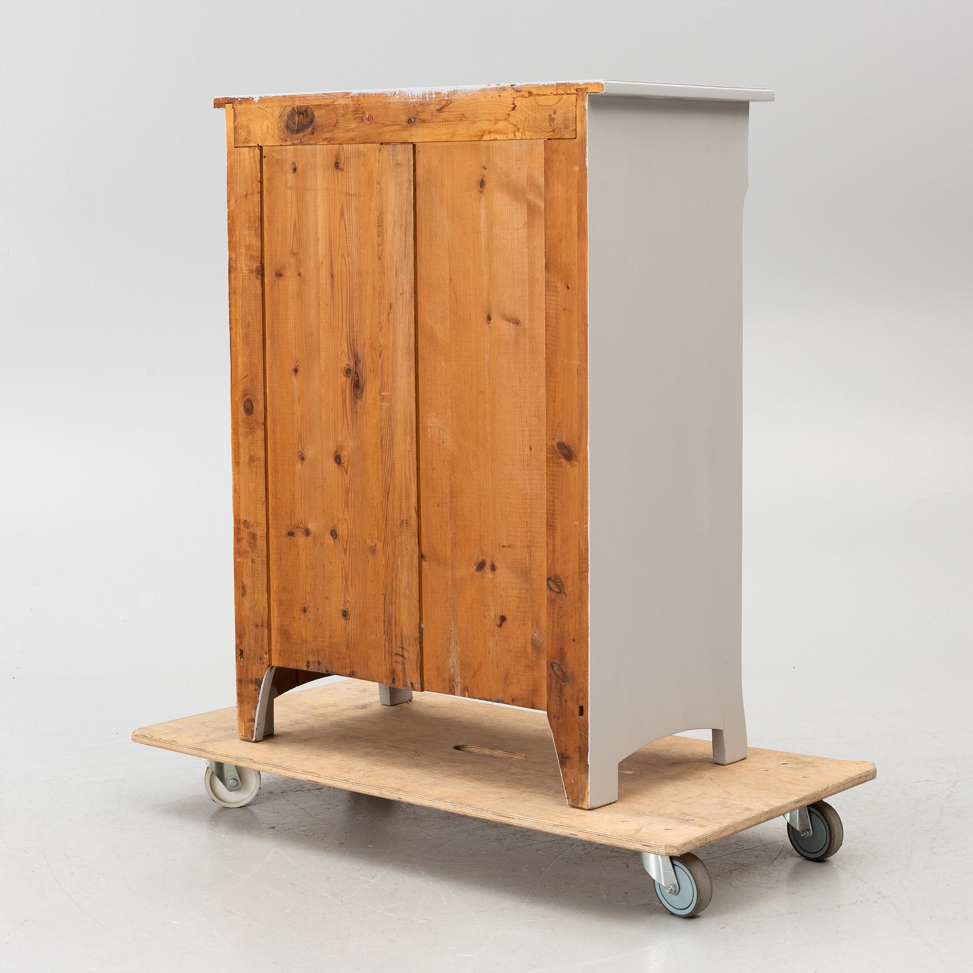 Chest of drawers, first half of the 20th century.