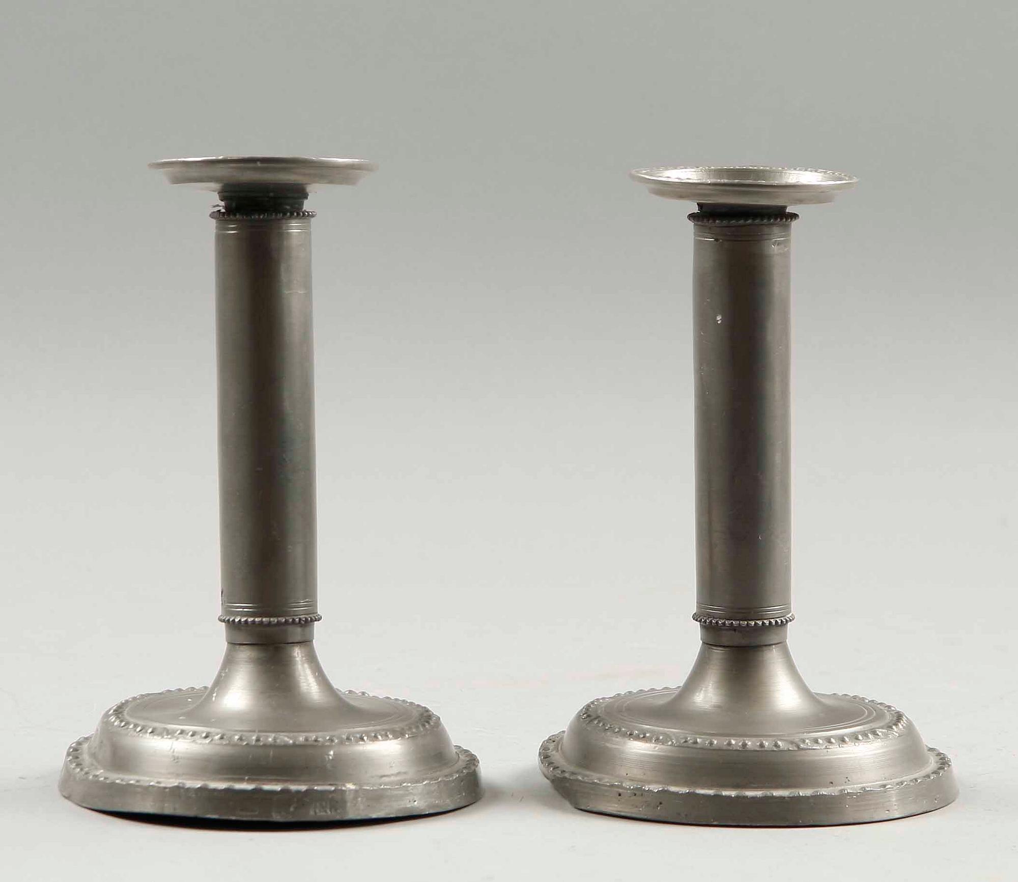 LJUSSTAKAR, ett par, tenn, Stockholm, 1800-tal, otydliga stämplar.