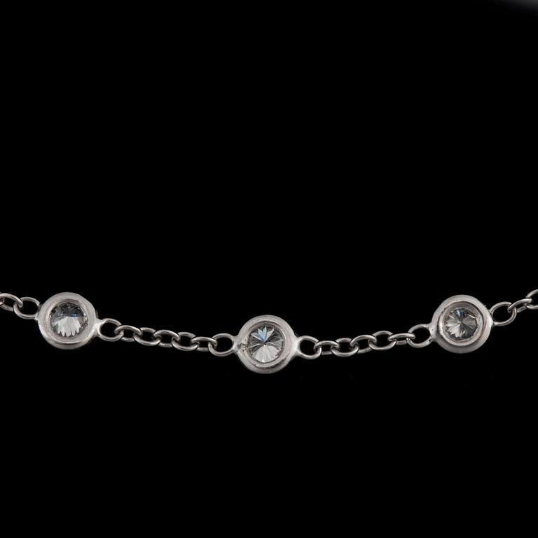 A brilliant-cut diamond longchain necklace. 82 diamonds, total carat weight circa 8.96 cts.