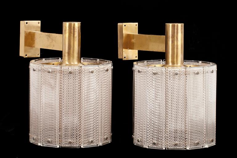 VÄGGLAMPOR, ett par, troligen Hans Agne Jakobsson, Markaryd. 1900-talets andra hälft.