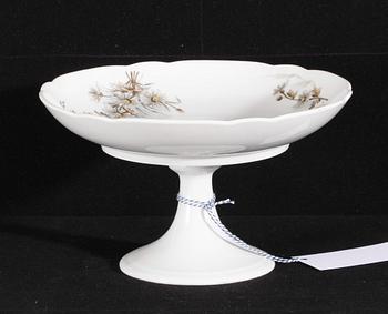 KAKFAT, porslin. Kusnetzoff, Ryssland. 1800/1900-tal.