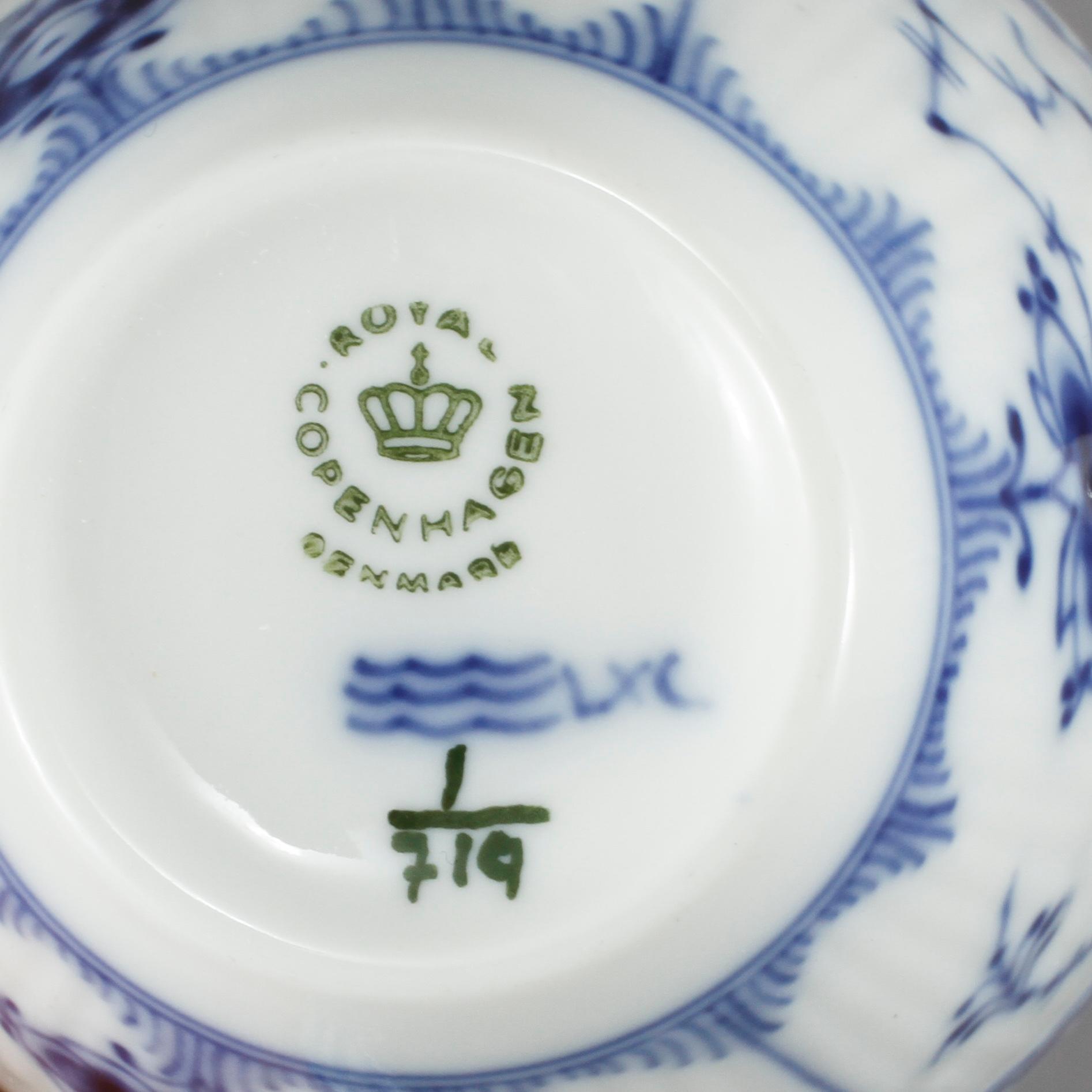 KAFFESERVISDELAR, 17 delar, porslin, "Musselmalet", Royal Copenhagen, 1900-talets andra hälft.