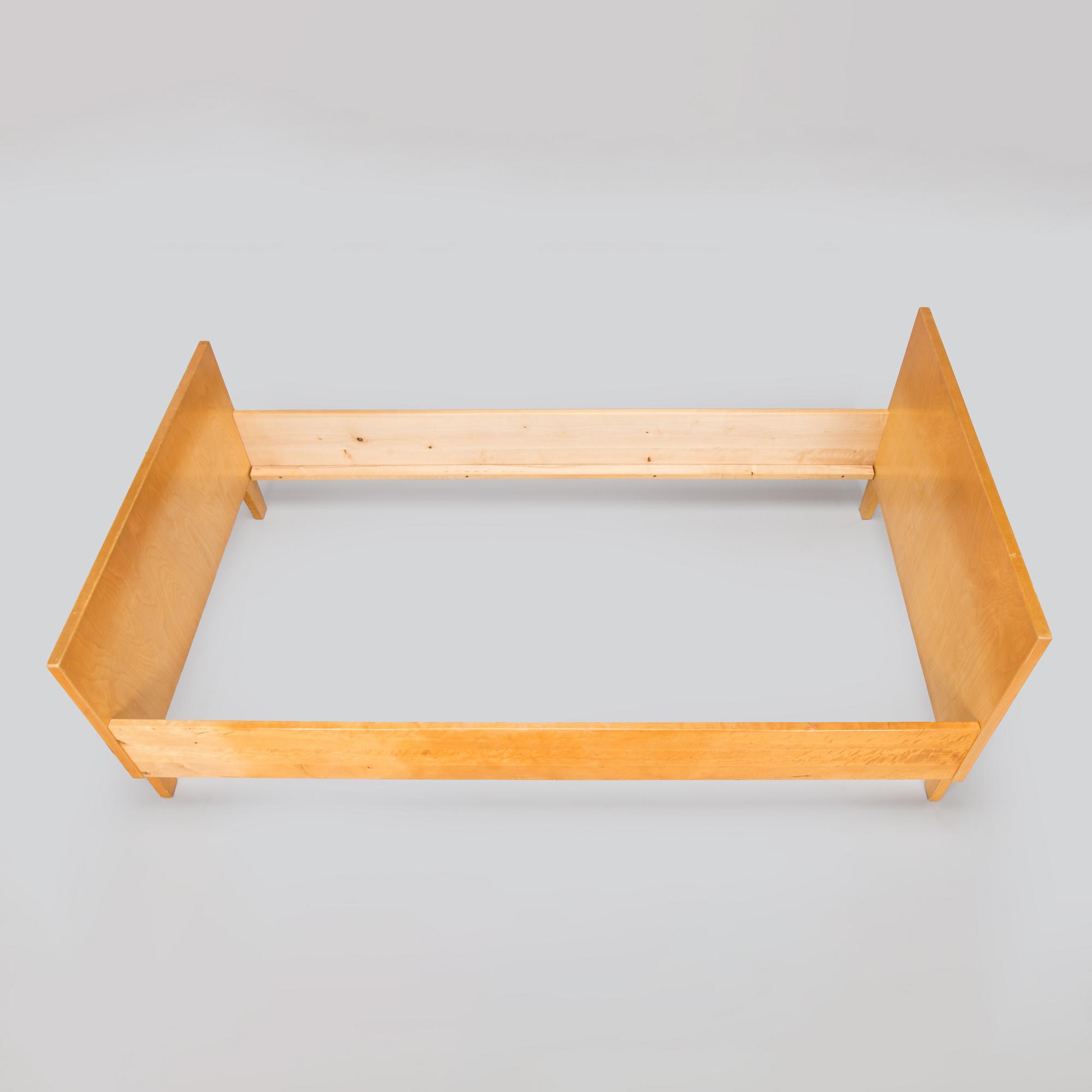 sänky, malli 130, Artekin piirustuskonttori, O.Y Huonekalu- ja Rakennustyötehdas A.B. 1950-luvun alku.