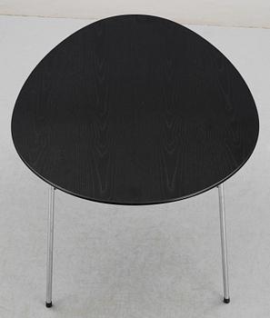 BORD samt STOLAR, 4 delar, "3603" resp "Myran", Arne Jacobsen för Fritz Hansen, 2002.