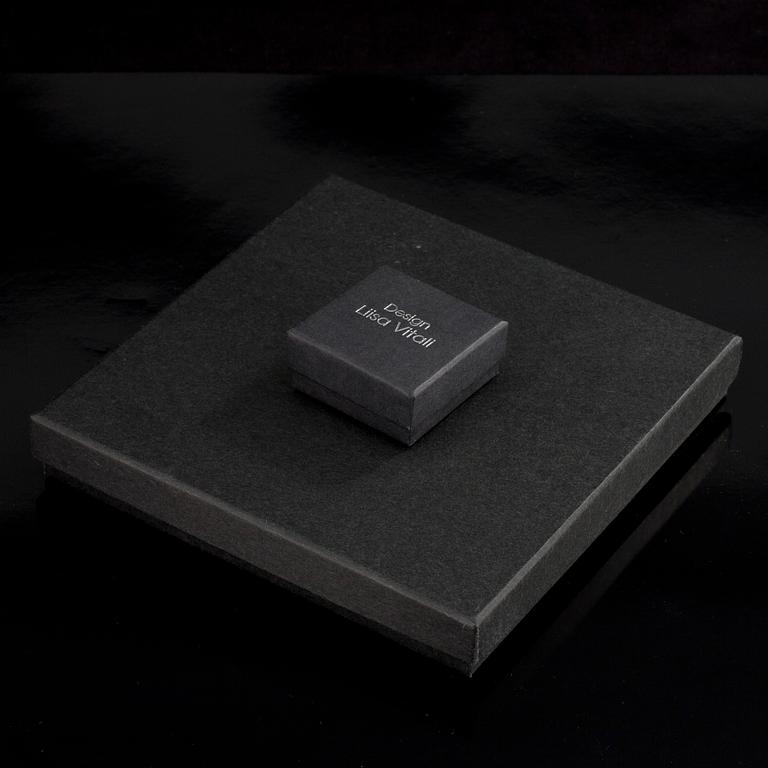 HÄNGSMYCKEN, 3 st samt ÖRHÄNGEN, sterling silver, Liisa Vitali, Kultakeskus. Nyprodukstion.