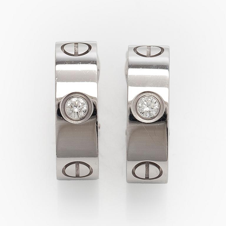 Cartier, Korvakorut, "Love", 18K valkokultaa, briljanttihiottuja timantteja.