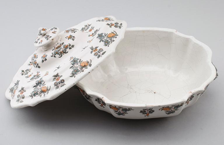 TERRIN med lock, fajans, märke för Joseph Olérys, Moustier.