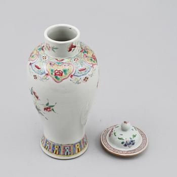 LOCKURNA, porslin, Kina, 1700-tal.