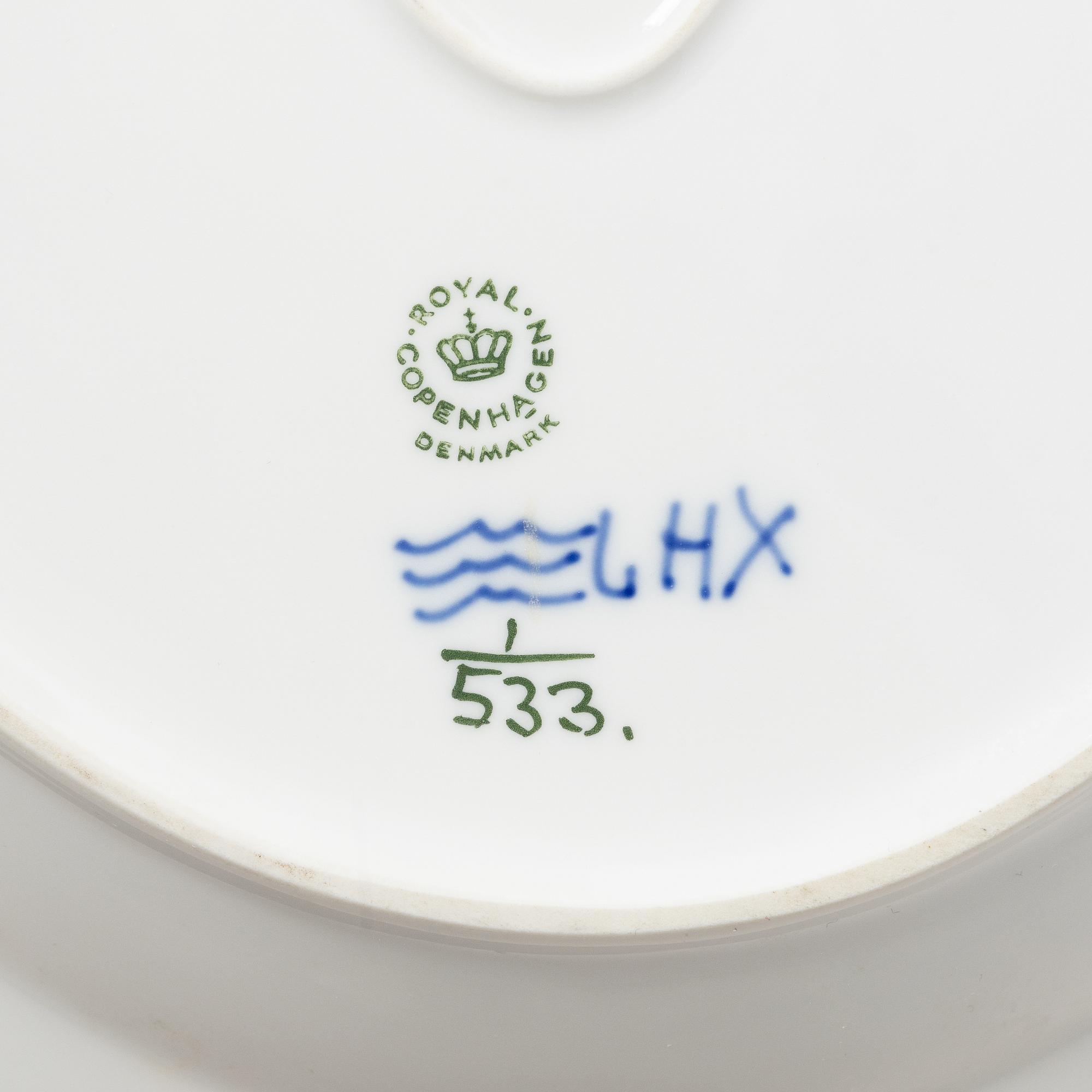 Uppläggningsfat, 3 delar, porslin, "Musselmalet", Royal Copenhagen, Danmark.