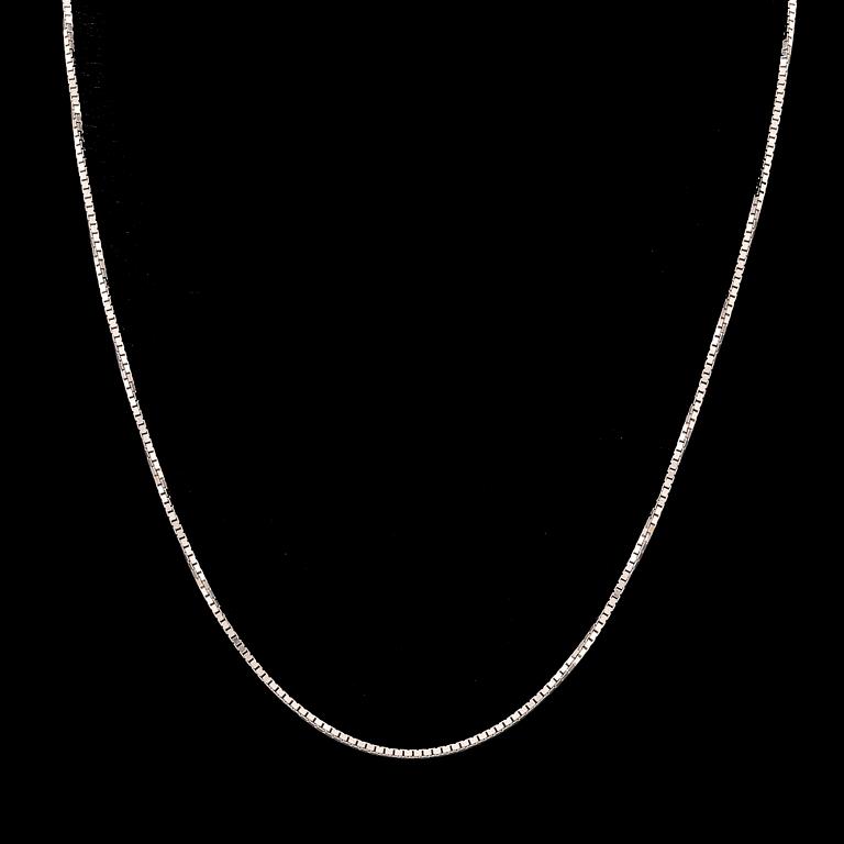 An 18K white gold venezia necklace.