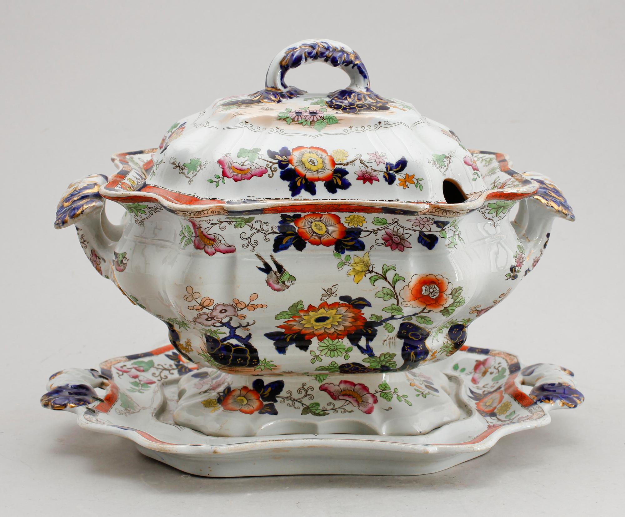 TERRIN MED LOCK OCH FAT, Ironstone, England, 1800-talets mitt.