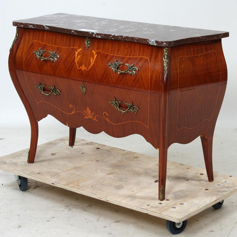 BYRÅ, rokokostil, 1900-tal.