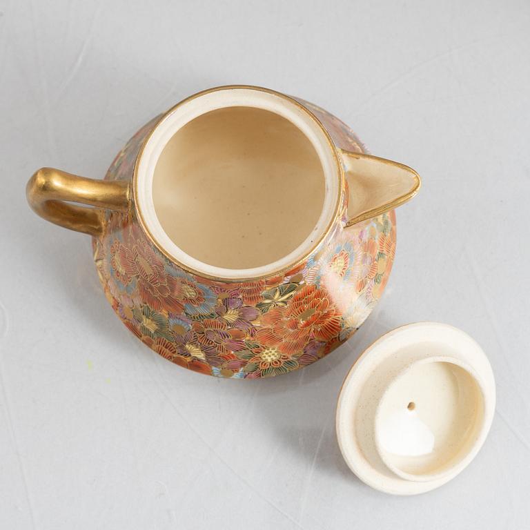 A Japanese satsuma ware teaservice, 10 pieces, 20th century.