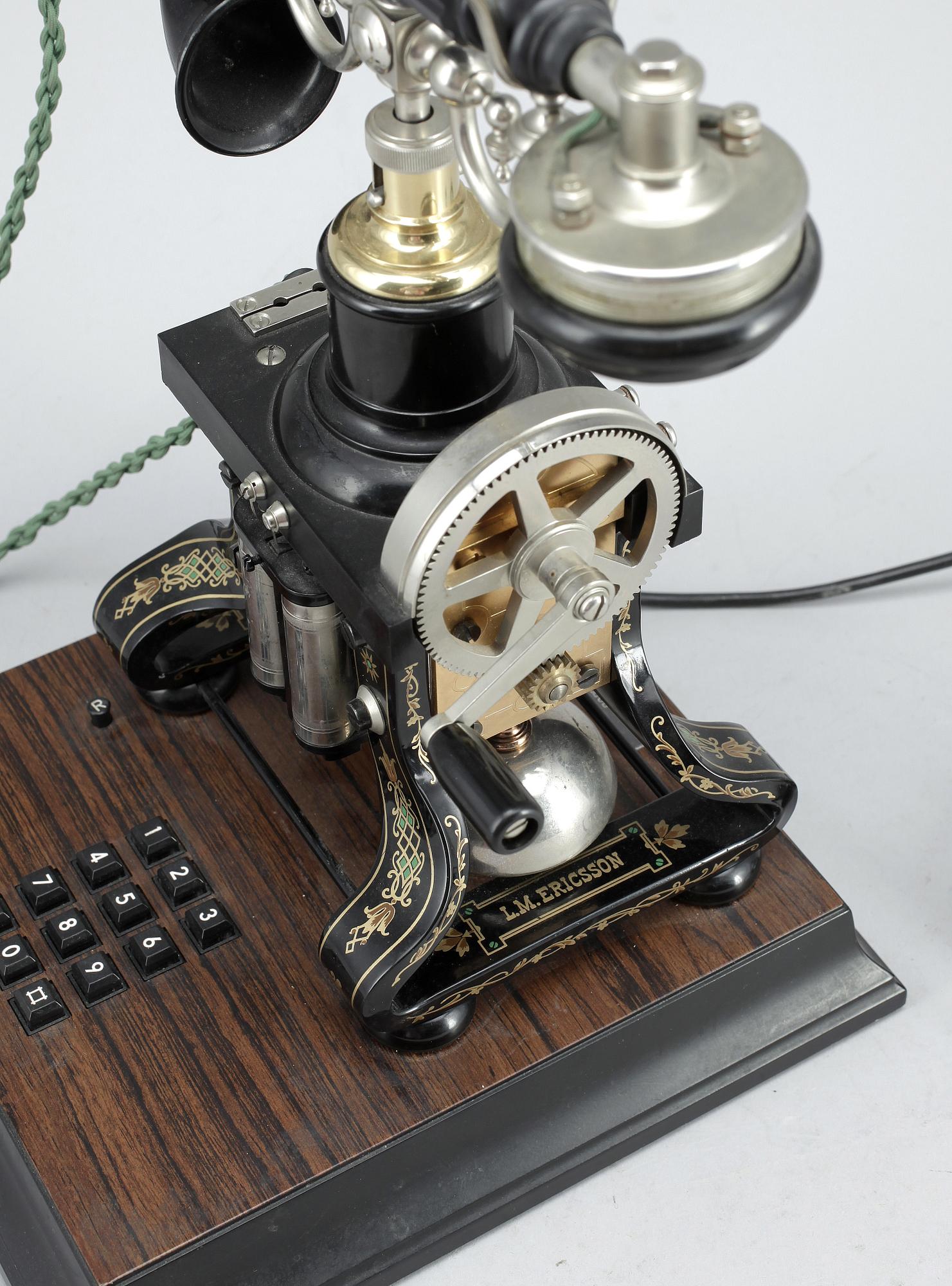 TELEFON, jubileumsmodell efter "Taxen", LM Ericsson. Sent 1900-tal.