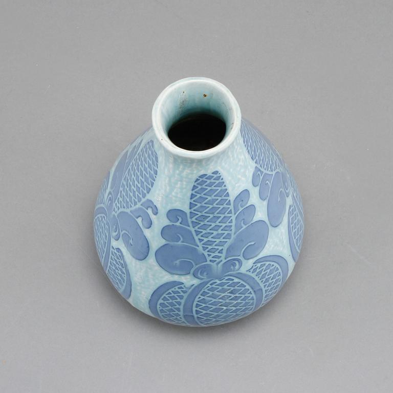 VAS, stengods, Josef Ekberg, Gustafsberg, signerad och daterad 1919?.