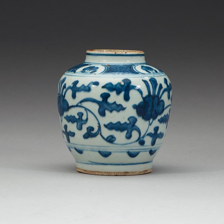 KRUKA, porslin. Mingdynastin, 1600-tal.
