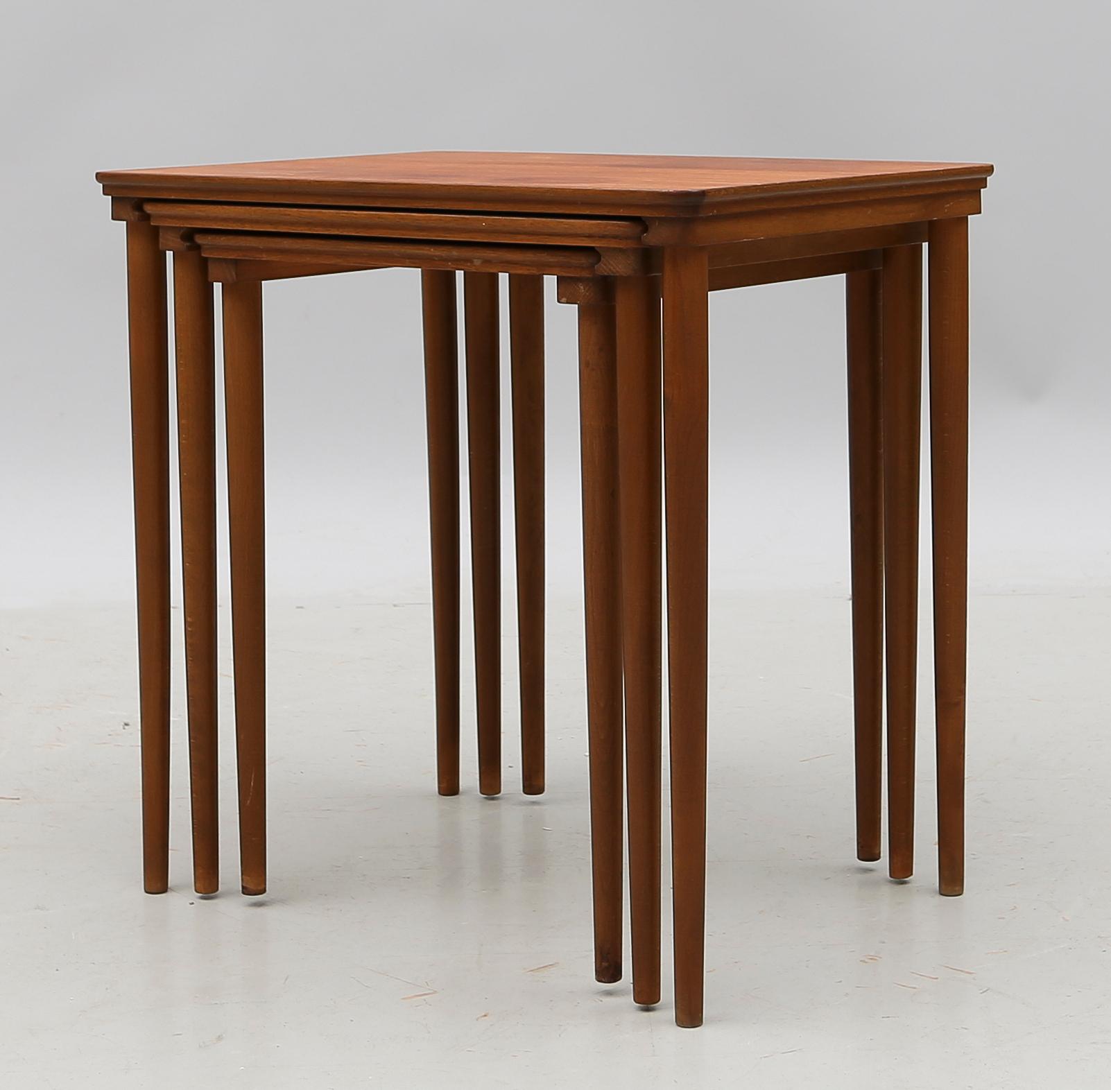 SATSBORD, 3 delar, 1900-talets andra hälft.