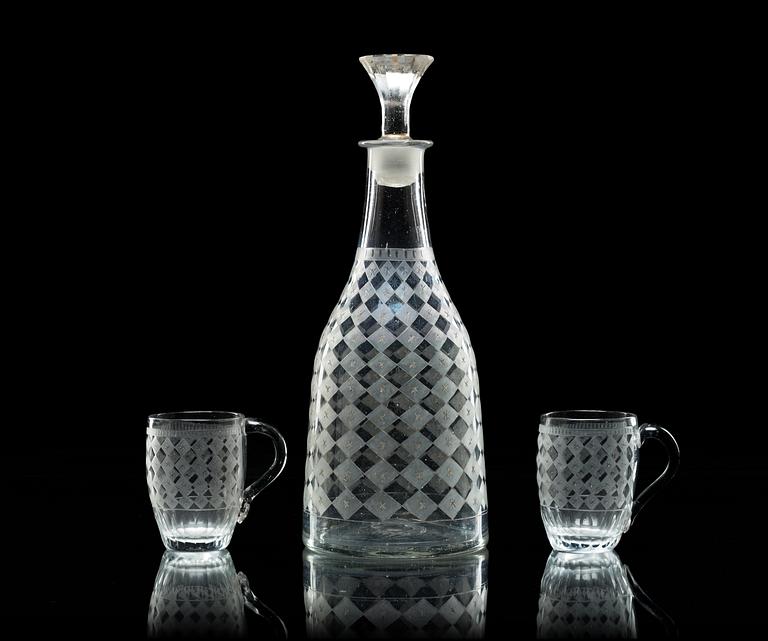 An early 19th century glas decanter with stopper and a pair of cups.
