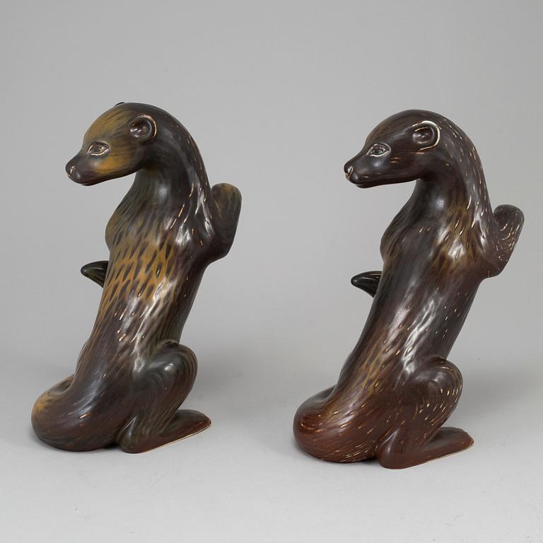 GUNNAR NYLUND, two otter stoneware figurines from Rörstrand.