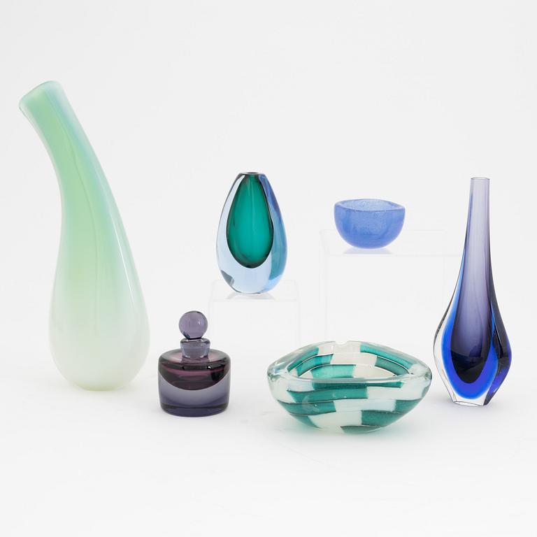 Vaser, 3 st, skål, flaska samt askfat, glas, bl.a. Venini och Salviati & co, Murano, Italien.