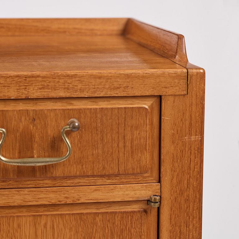 Axel Bäck, a Swedish Modern mahogany veneered sideboard, Eksjö Möbelfabrik, Sweden 1950, signed.
