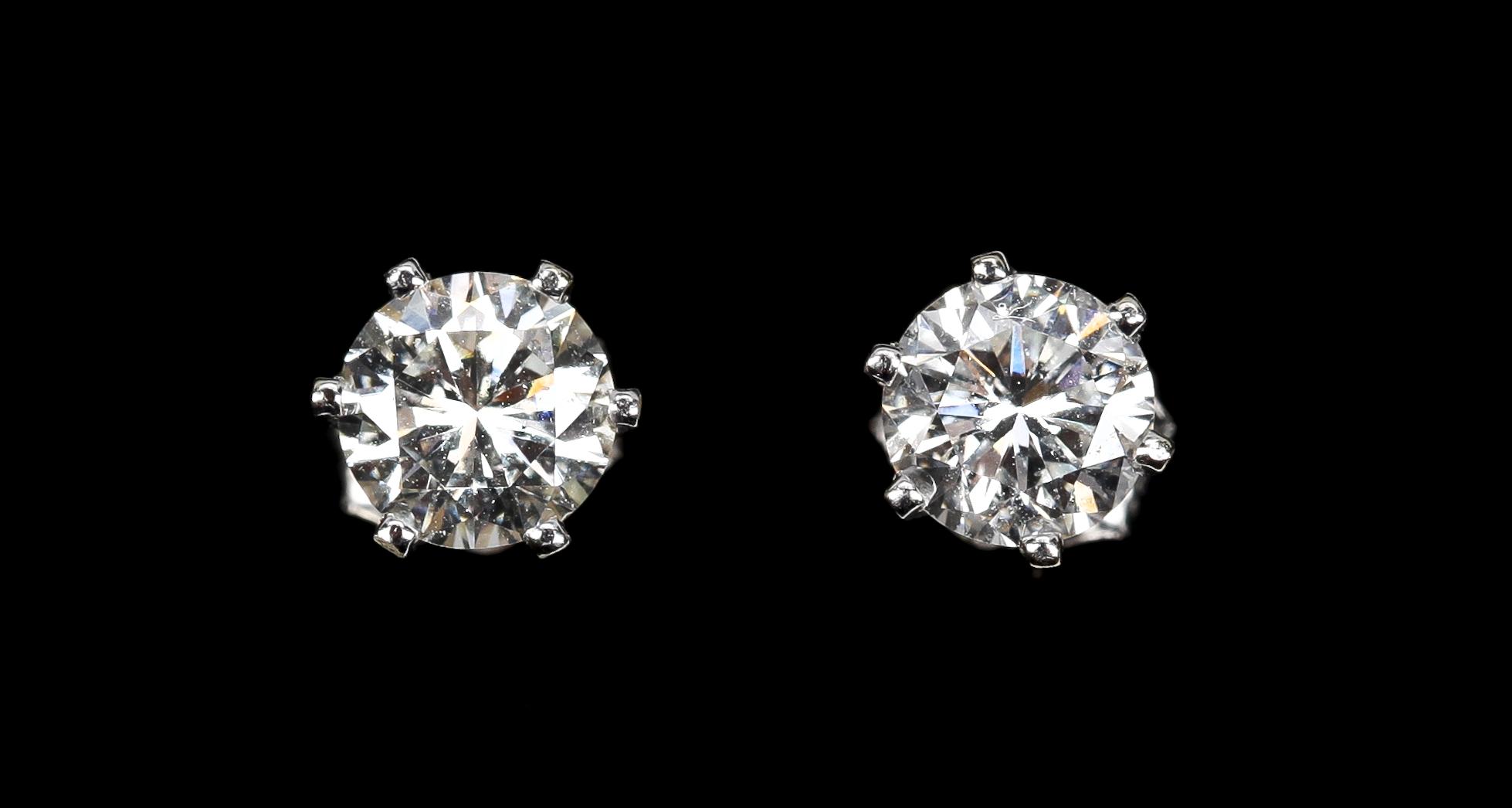 ÖRHÄNGEN, platina med briljantslipade diamanter, tot ca 0,80 ct.