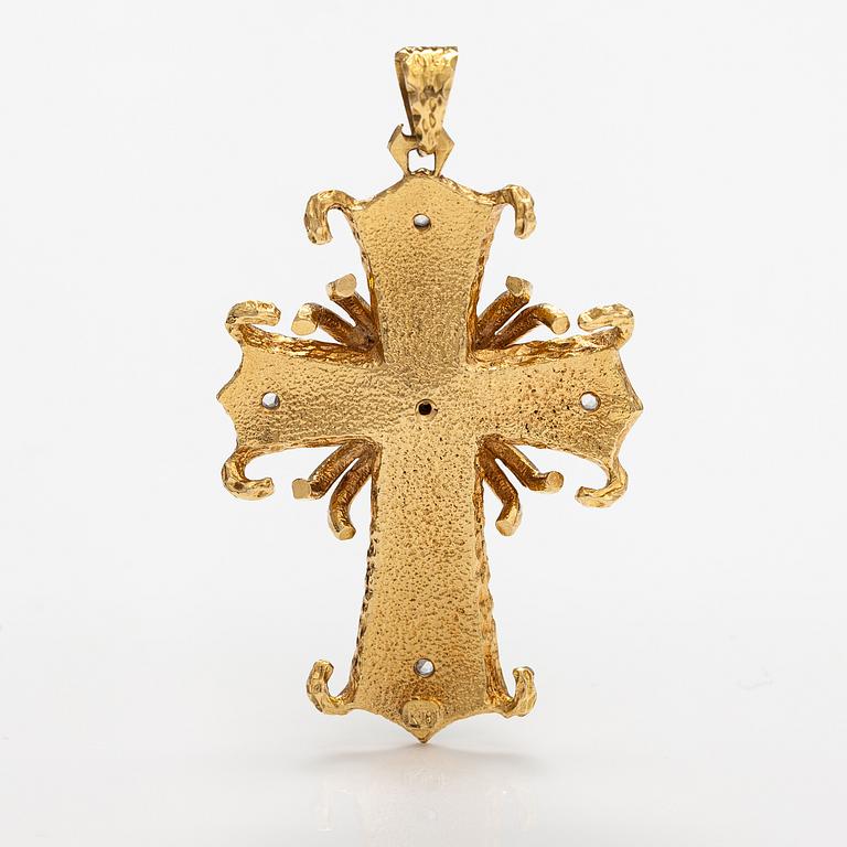 An 18K gold cross pendant with enamel and rose-cut diamonds.