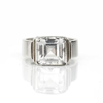 RING, med trappslipad bergskristall, ca 5,60 ct, Wiwen Nilsson, Lund, 1957.