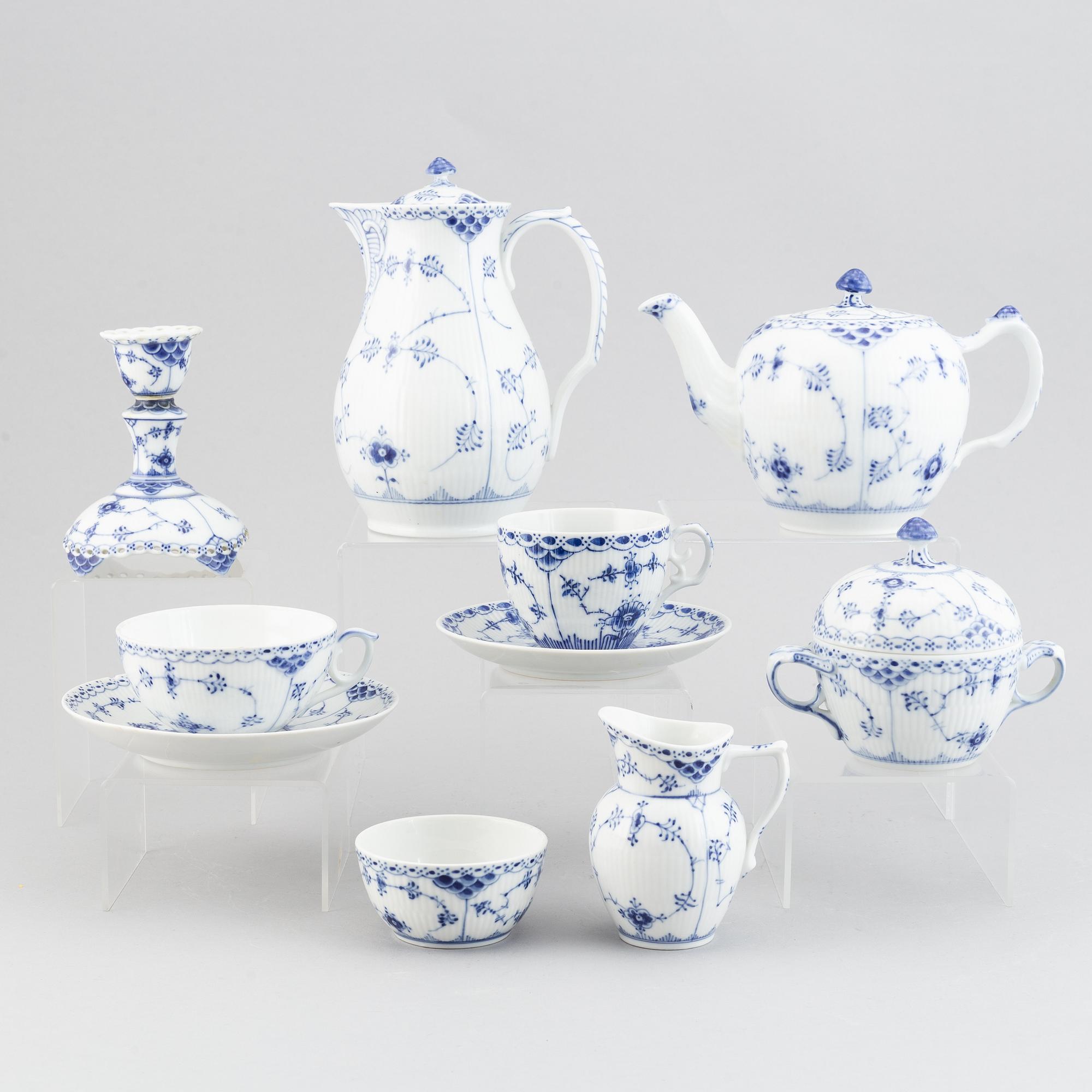30 pieces, Royal Copenhagen, "Musselmalet", porcelain, Denmark.
