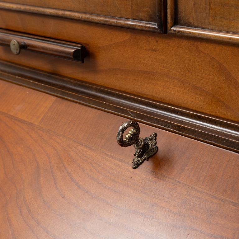 Writing cabinet with glass cabinet top, late Baroque style, 20th century.