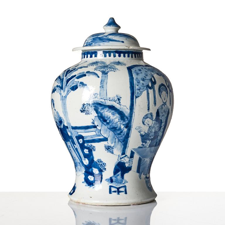 A blue and white jar, Qing dynasty, 19th century.