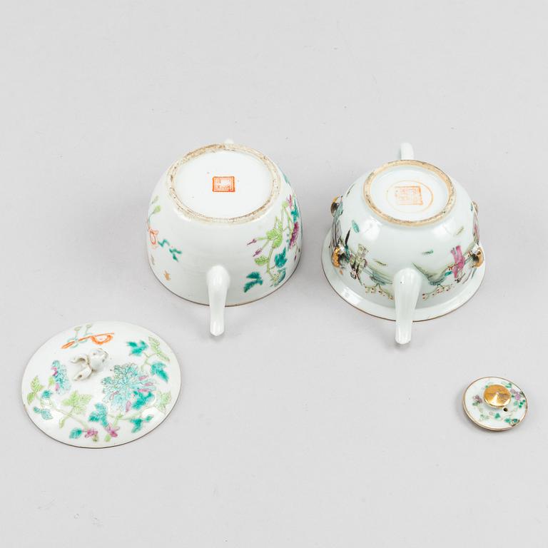 Two famille rose tea pots with covers, late Qing dynasty, circa 1900.