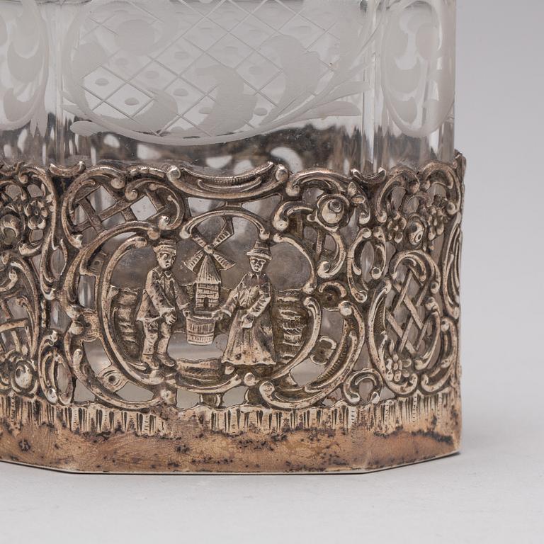 KARAFF, glas med silverfattning, importstämpel. 1900-talets första del.