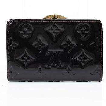 Louis Vuitton, Translation: "wallet".