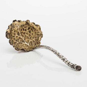 Ilario Pradella, tarjoilulusikka, sterlinghopea, Buccellati, Milano, 1900-luvun loppupuoli.