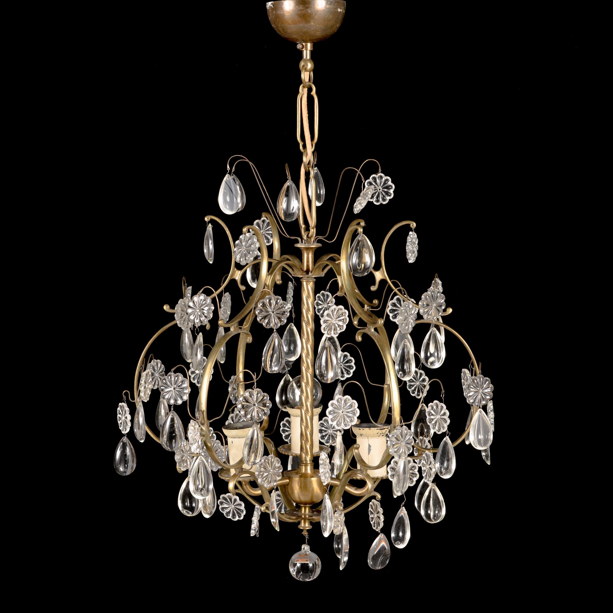 Paavo Tynell, a mid-20th century '1457/3' chandelier for Taito.