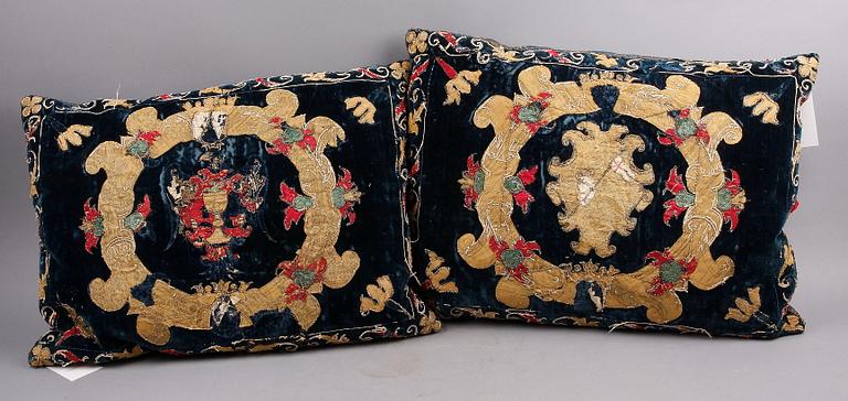 KUDDAR ett par, barockstil, 1700/1800-tal.