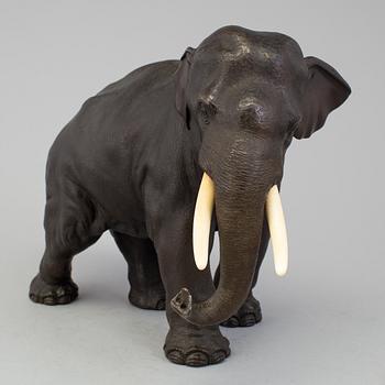 A japanese bronze sculpture of an elephant, Meiji period (1868-1912).