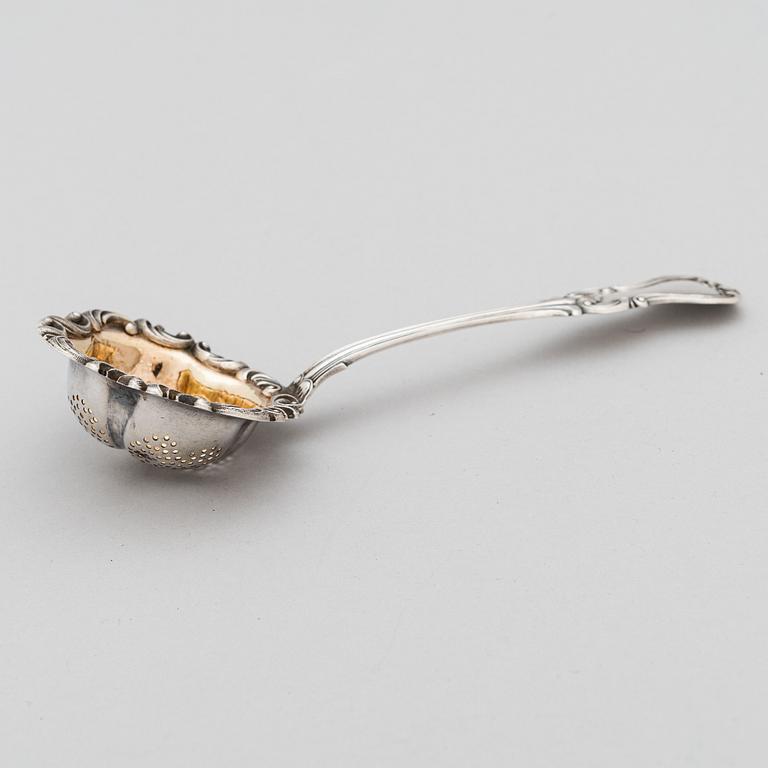 A silver tea strainer spoon/ sprinkle spoon, maker's mark Carl Magnus Ståhle, Saint Petersburg 1845.