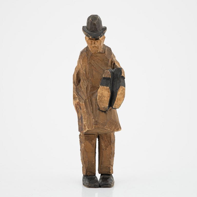 Axel Petersson Döderhultarn, skulptur, signerad. Delvis bemålat trä, höjd 26 cm.