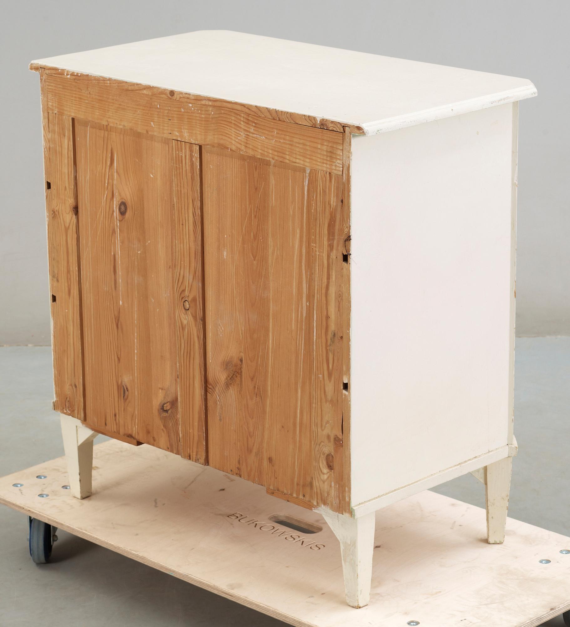 BYRÅ, gustaviansk stil, 1900-talets första hälft-mitt.